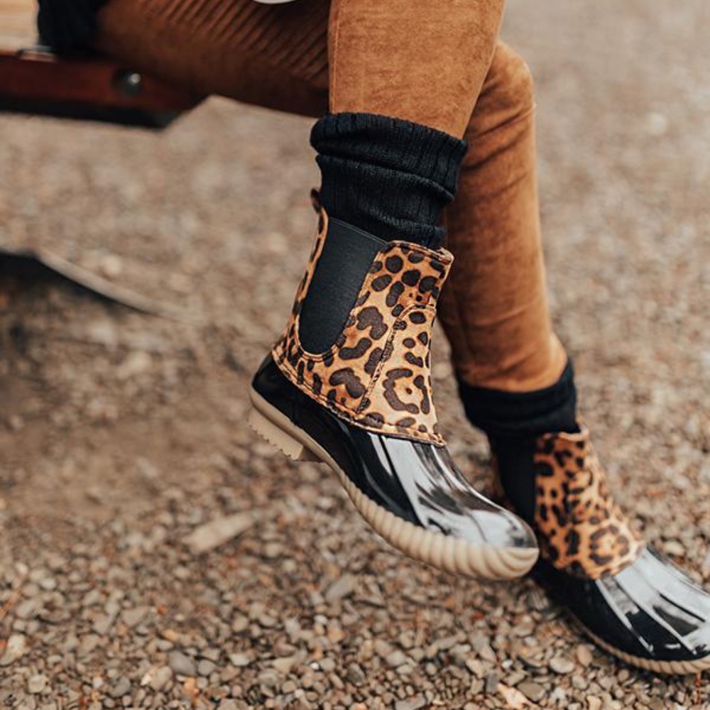 ✨HP✨ Leopard Duck Rainboot - Picture 2 of 4